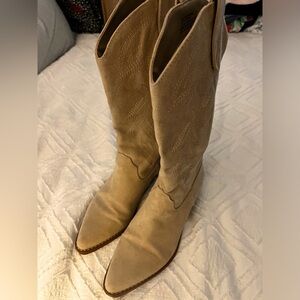 Super cute suede cowboys boots! Size 7